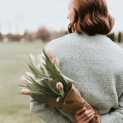 How To Make Your Flowers Last Longer + A DIY Flower Food Recipe